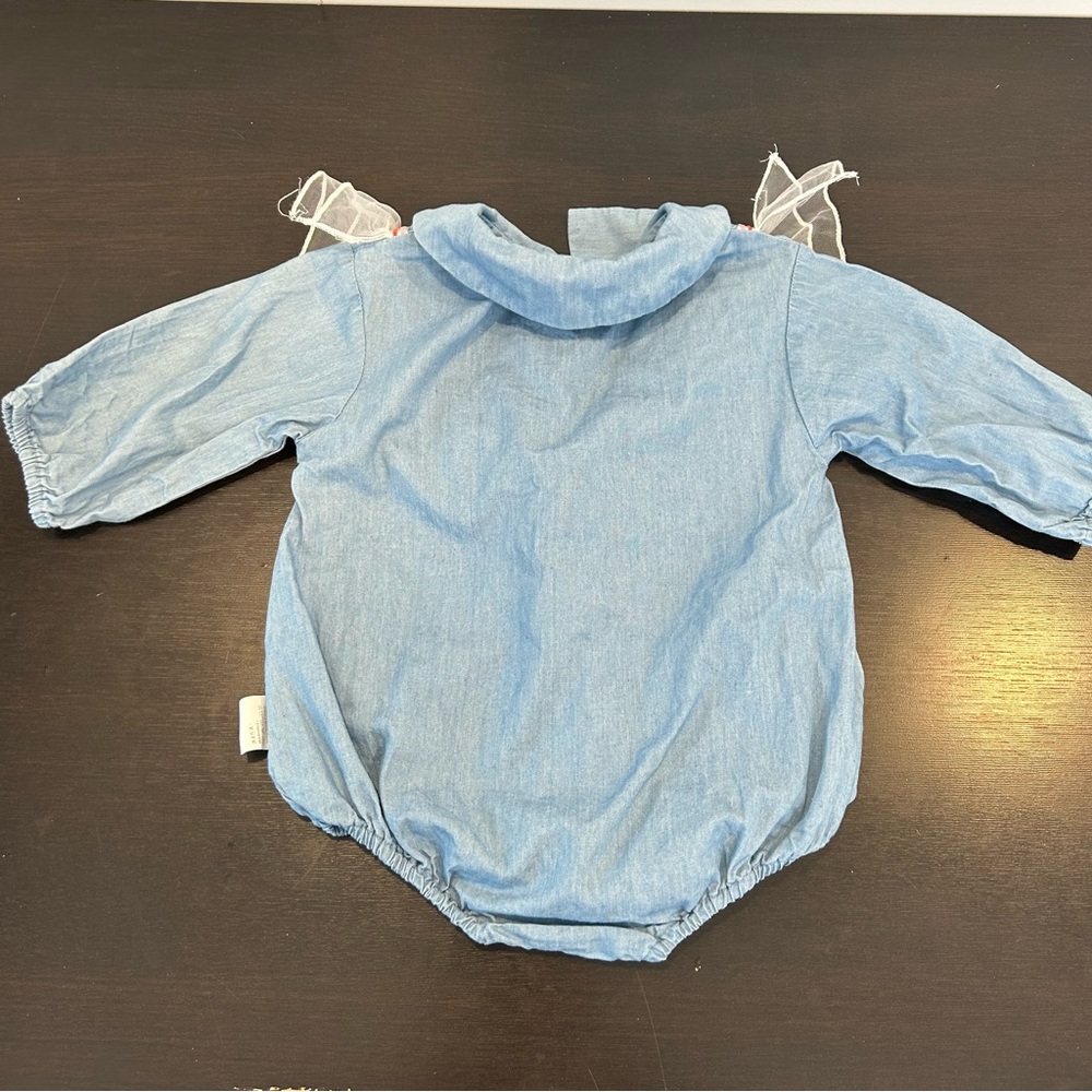 ☀️ 3/$15 Chambray Long Sleeve Bodysuit with Ruffle Collar Blue - Picture 4 of 4
